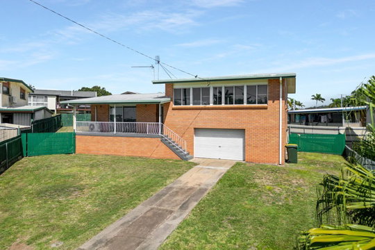 5 Hansen Crescent, Clinton  QLD  4680