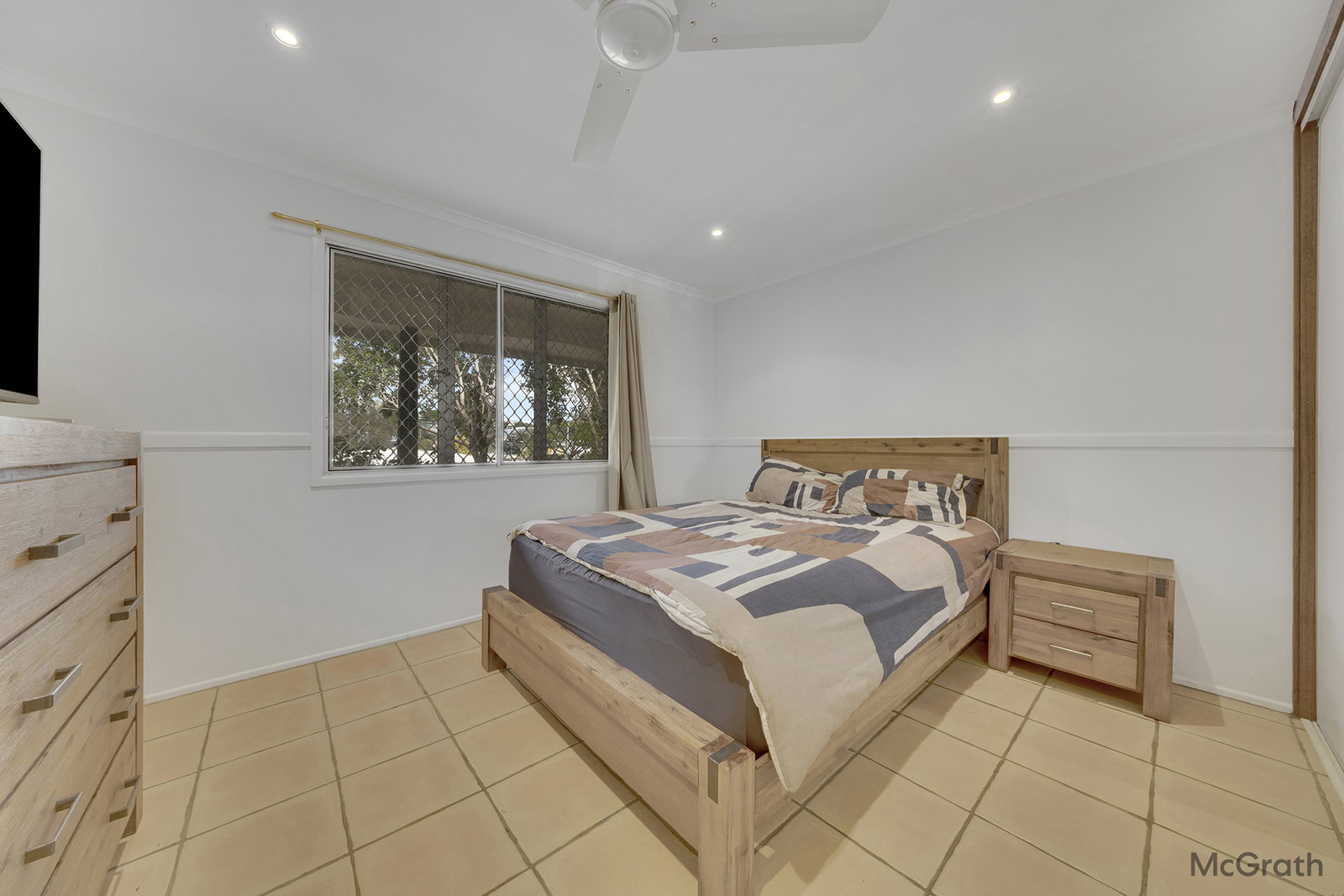 2 Cairncross Street, Sun Valley  QLD  4680