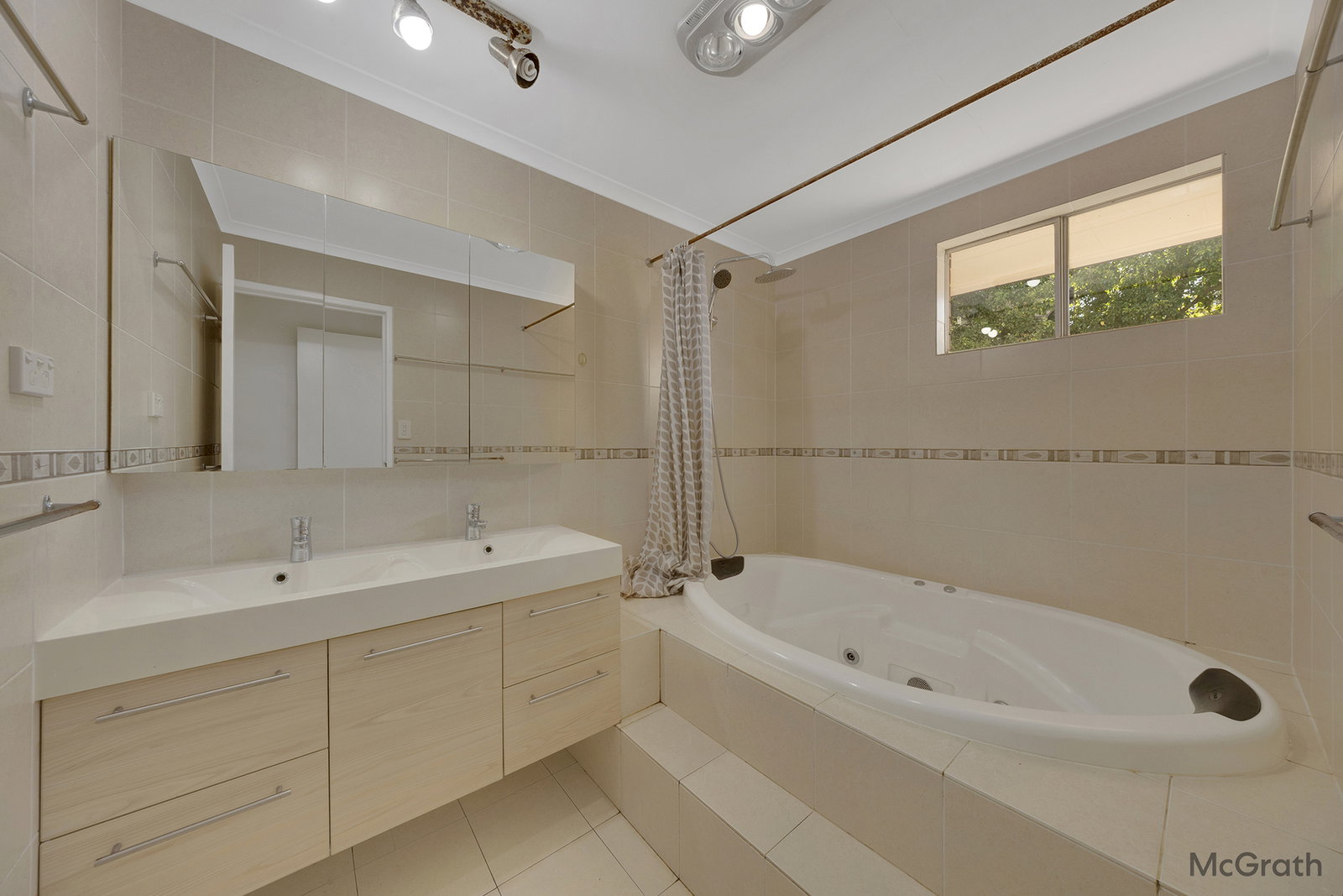 2 Cairncross Street, Sun Valley  QLD  4680