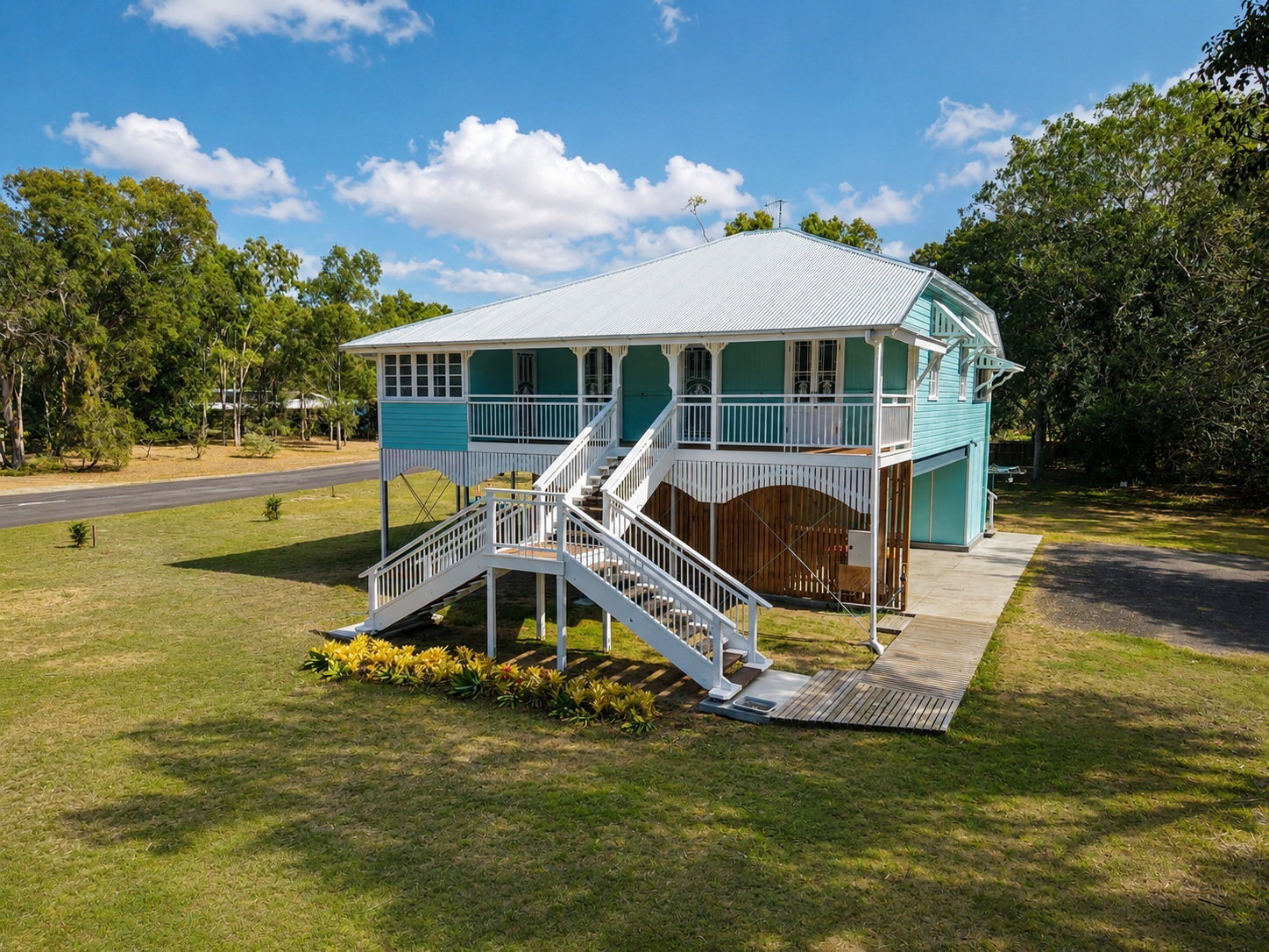 27 Royal Boulevard, Moore Park Beach  QLD  4670
