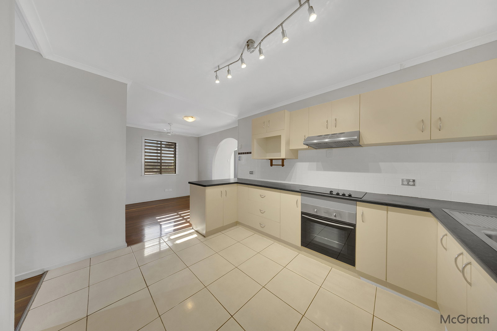 8 Geraldine Street, West Gladstone  QLD  4680