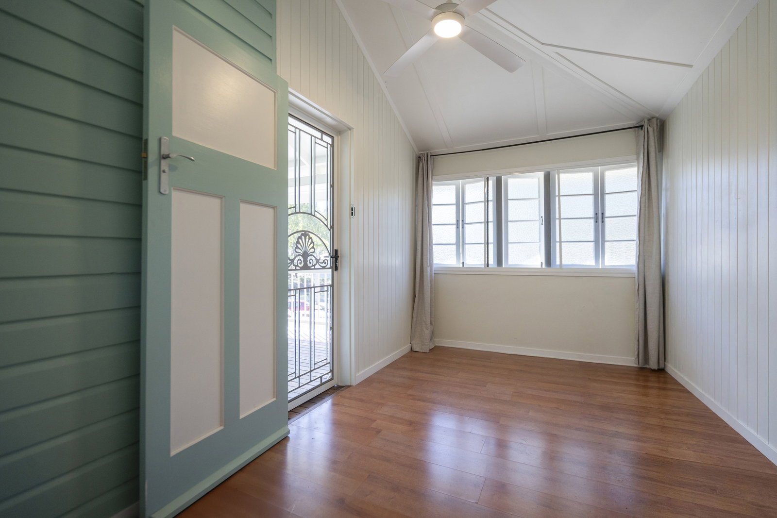 27 Royal Boulevarde, Moore Park Beach  QLD  4670
