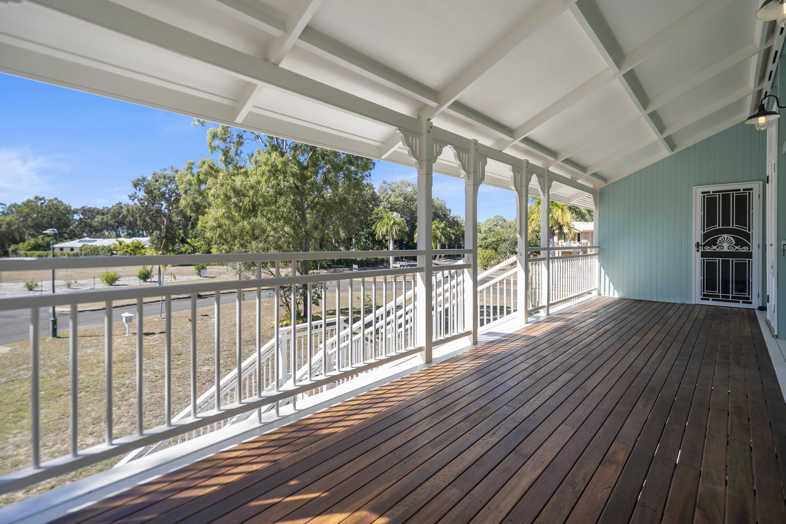 27 Royal Boulevarde, Moore Park Beach  QLD  4670