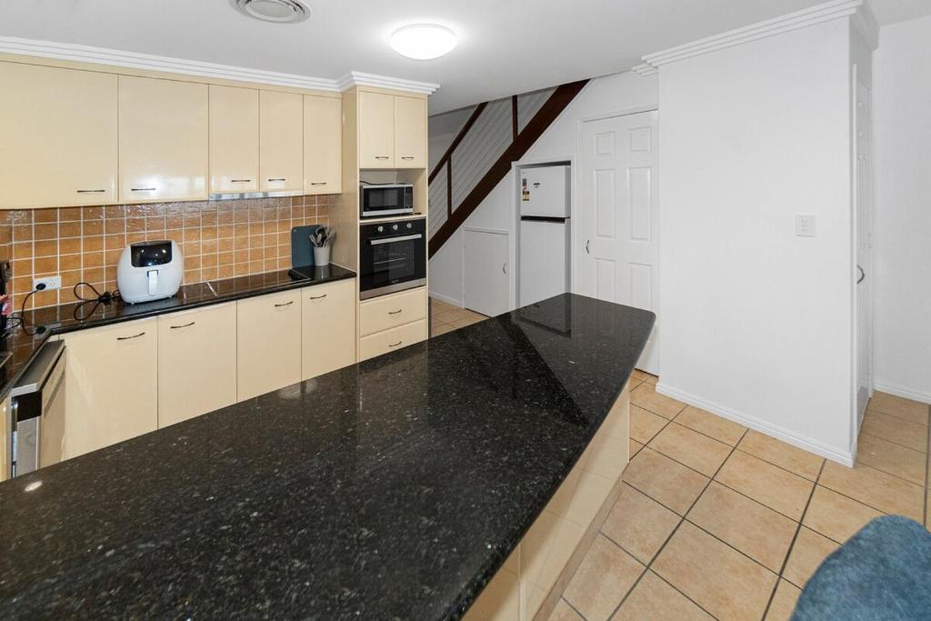 35/1 Pebble Beach, Coral Cove  QLD  4670