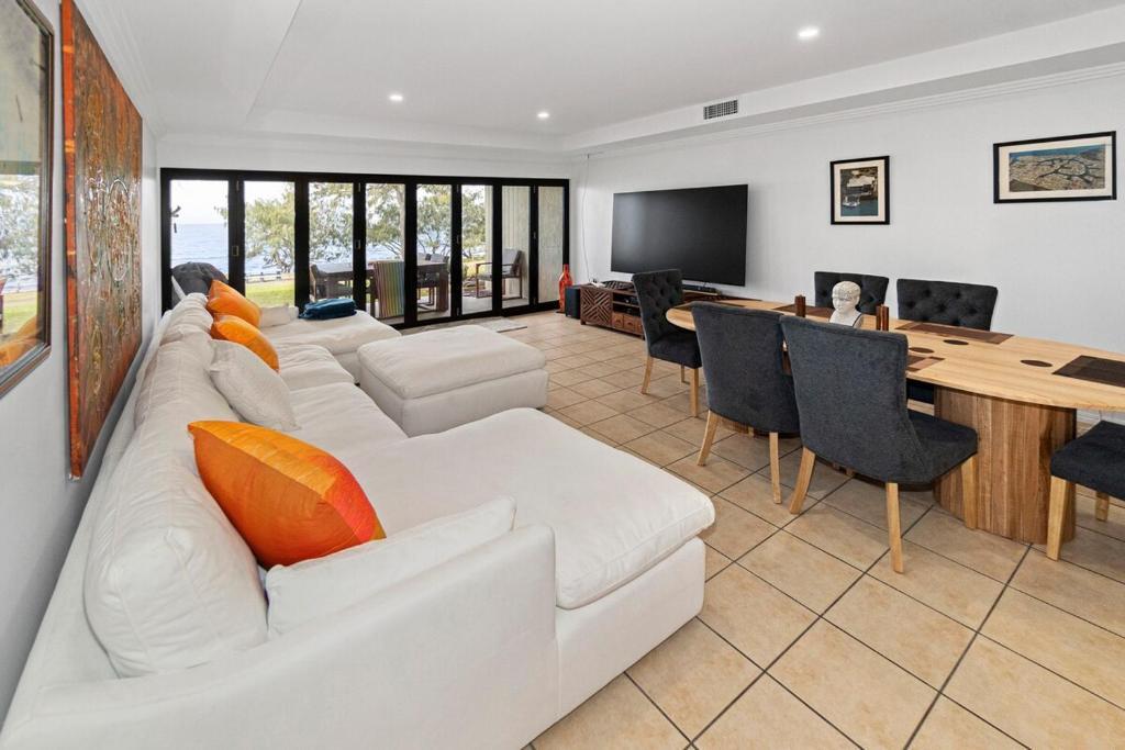 35/1 Pebble Beach, Coral Cove  QLD  4670
