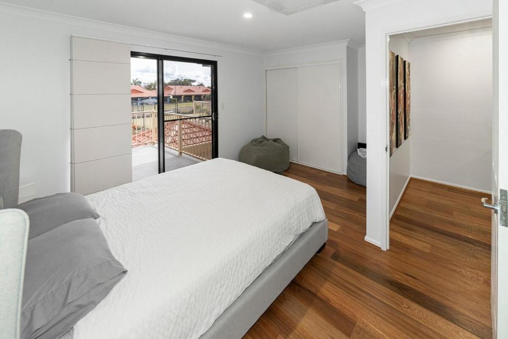 35/1 Pebble Beach, Coral Cove  QLD  4670