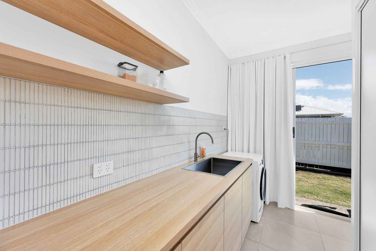 1 Hayman Place, Innes Park  QLD  4670