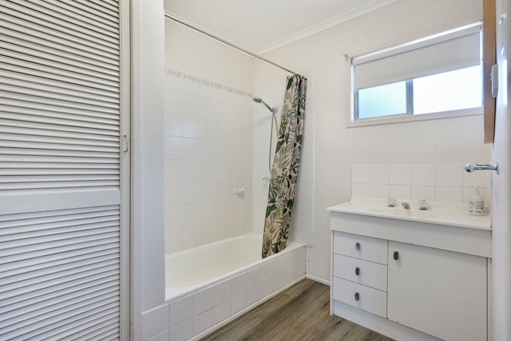 230 Sun Valley Road, Kin Kora  QLD  4680