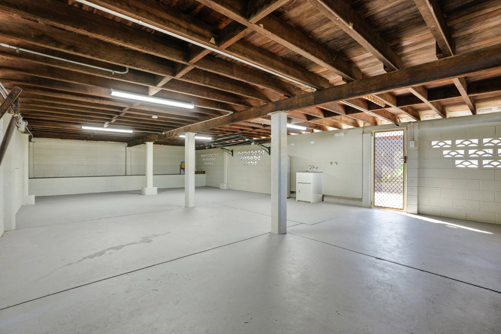 230 Sun Valley Road, Kin Kora  QLD  4680
