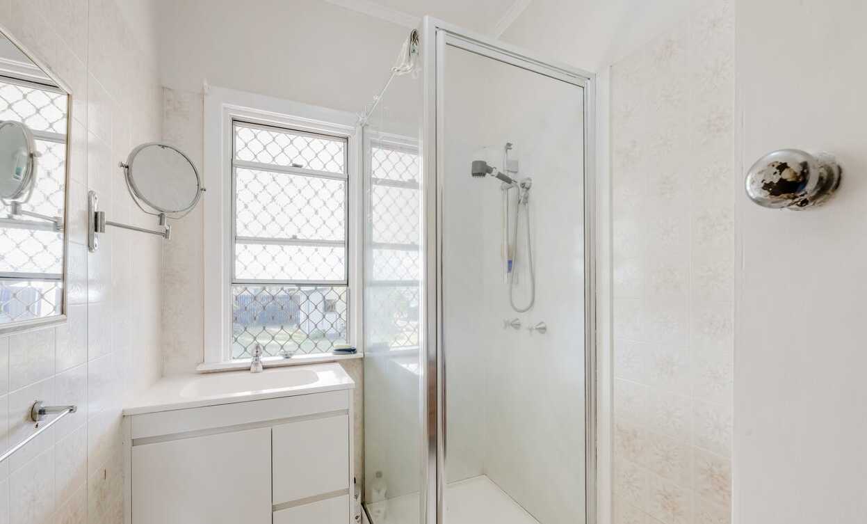 17 Lloyd Street, Walkervale  QLD  4670