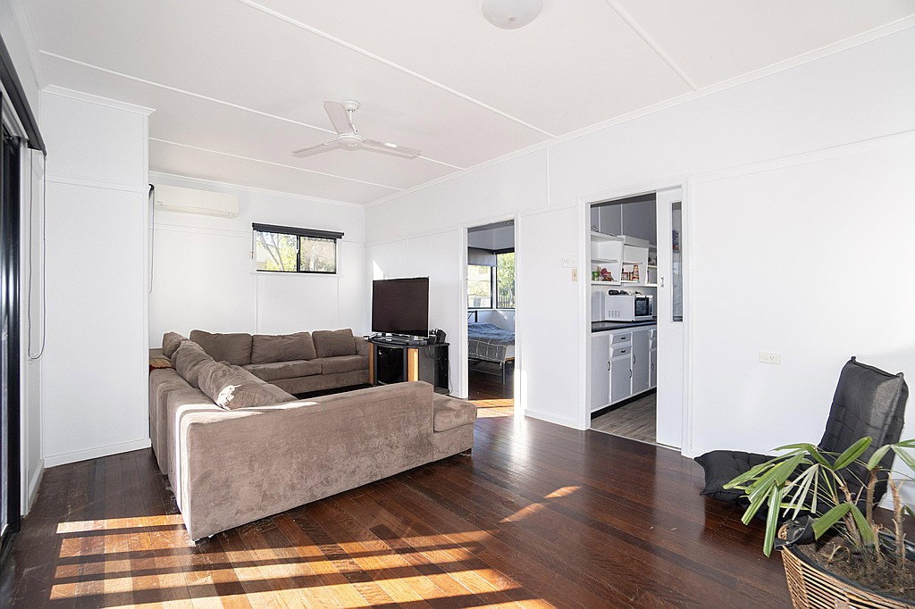 5 Glasgow Street, Svensson Heights  QLD  4670