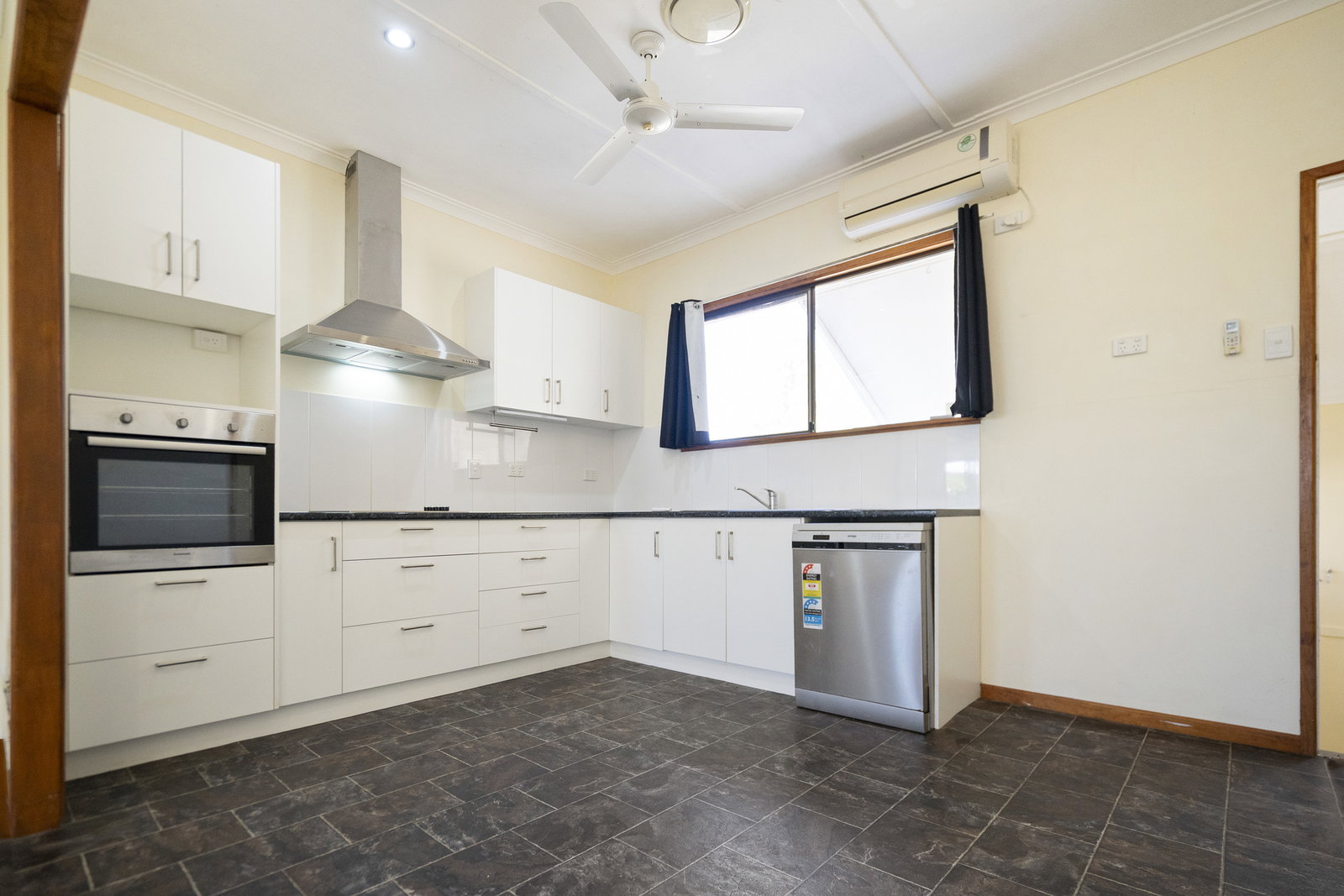 2 Wainwright Street, Svensson Heights  QLD  4670