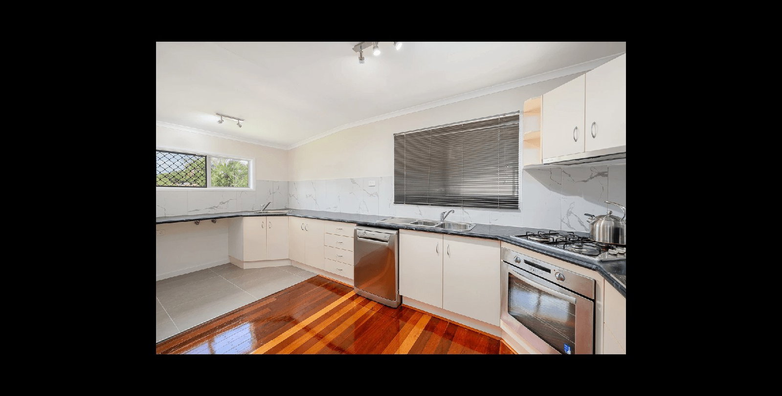98 Shaw Street, New Auckland  QLD  4680
