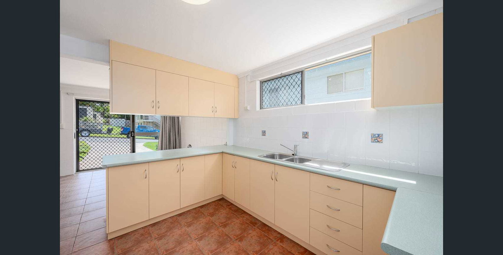 98 Shaw Street, New Auckland  QLD  4680