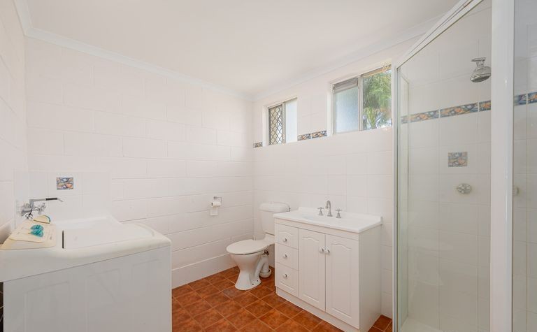 98 Shaw Street, New Auckland  QLD  4680