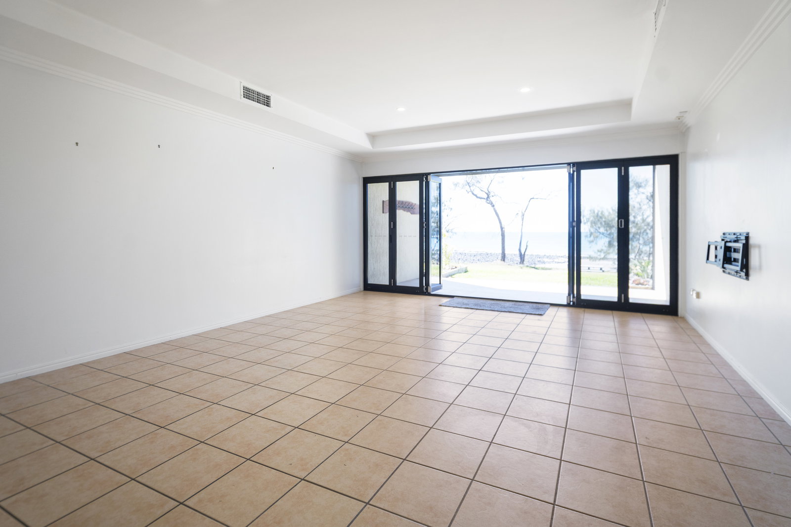 35/1 Pebble Beach, Coral Cove  QLD  4670