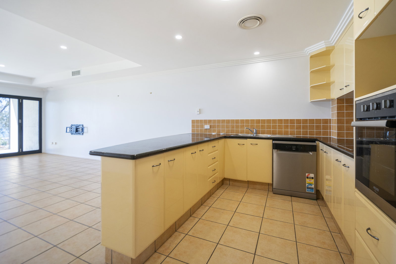 35/1 Pebble Beach, Coral Cove  QLD  4670