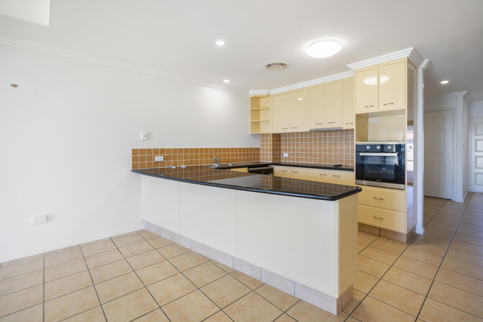 35/1 Pebble Beach, Coral Cove  QLD  4670