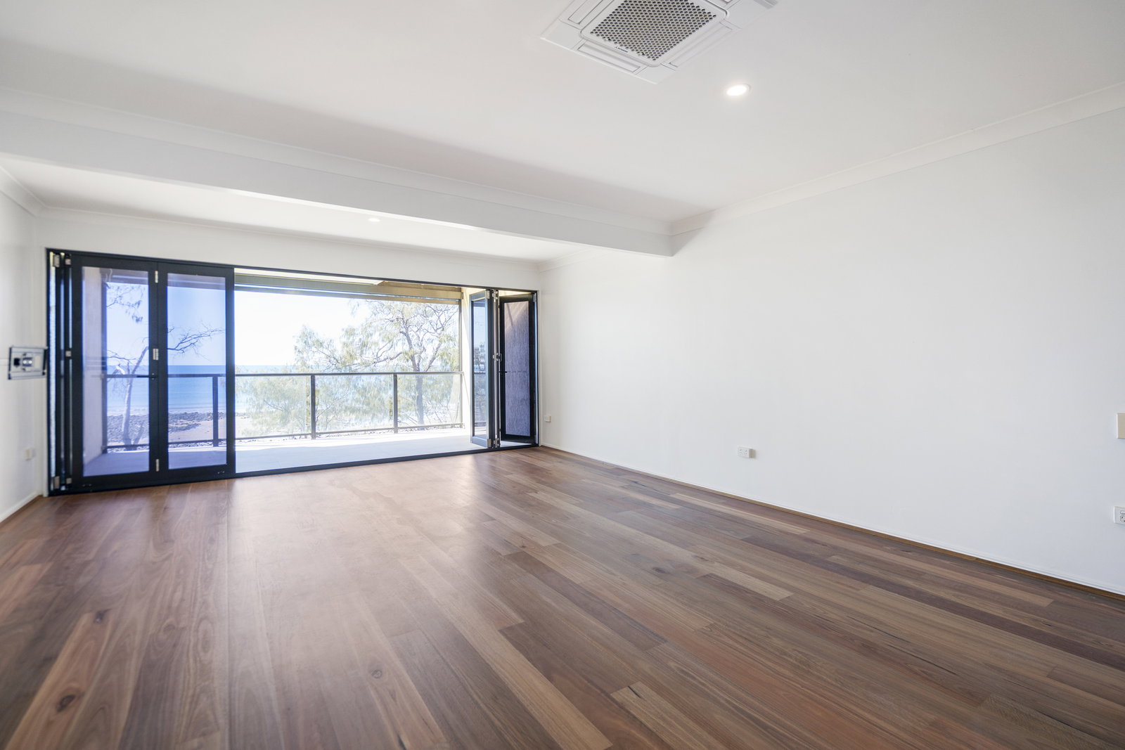 35/1 Pebble Beach, Coral Cove  QLD  4670