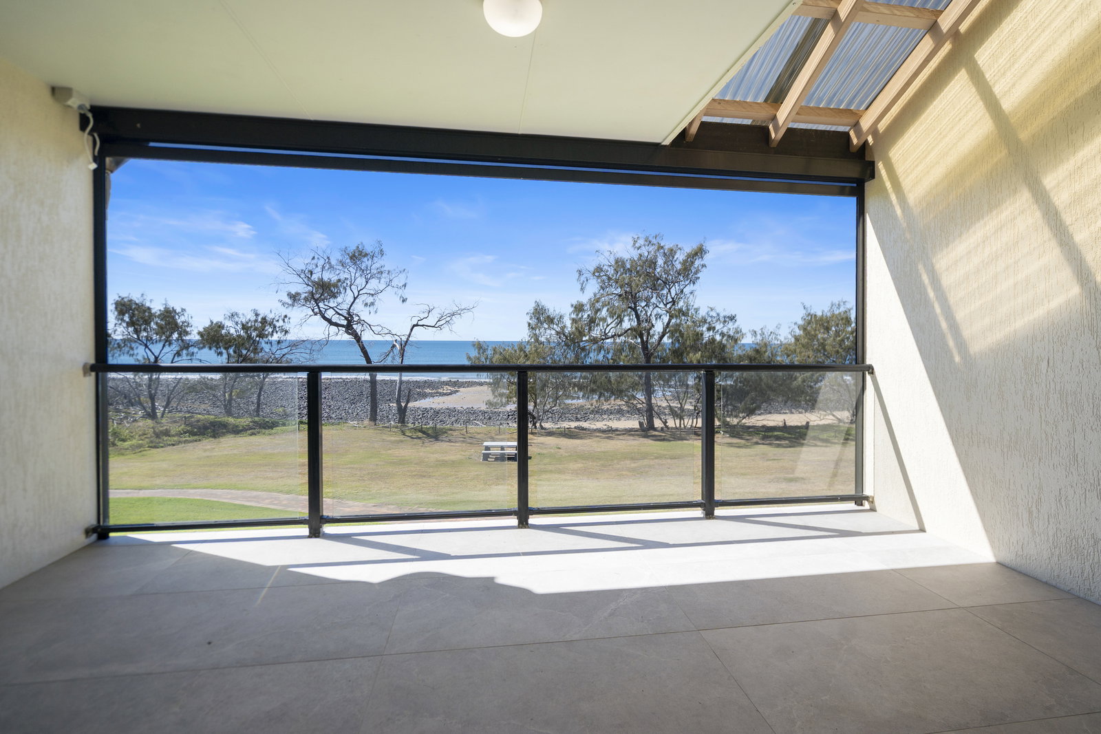 35/1 Pebble Beach, Coral Cove  QLD  4670