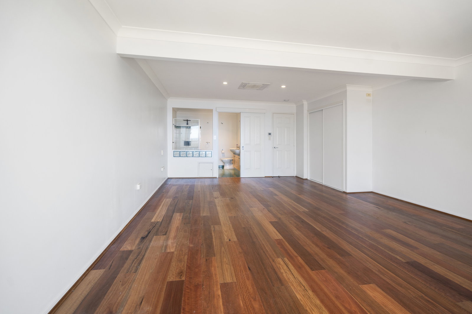 35/1 Pebble Beach, Coral Cove  QLD  4670