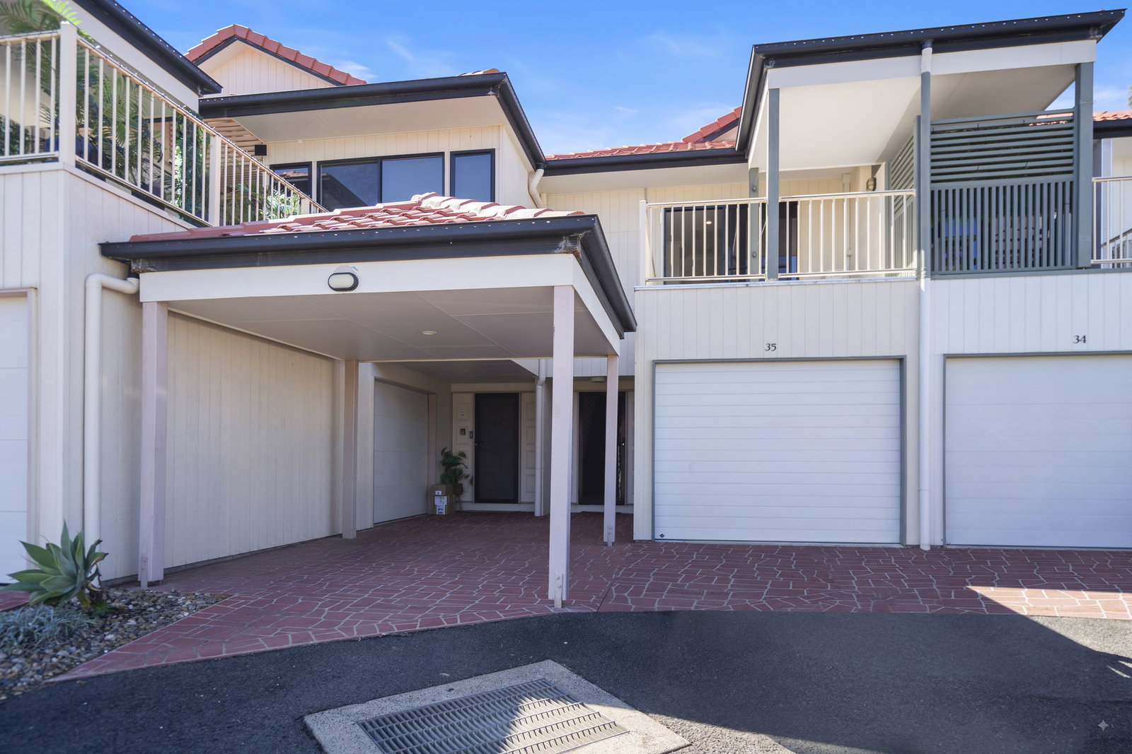 35/1 Pebble Beach, Coral Cove  QLD  4670