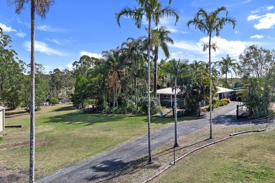 17 Six Mile Road, Glenorchy  QLD  4650
