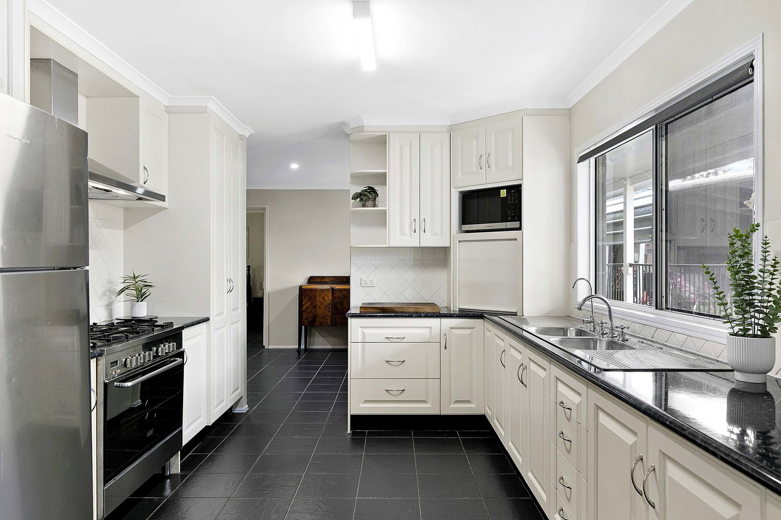 17 Six Mile Road, Glenorchy  QLD  4650