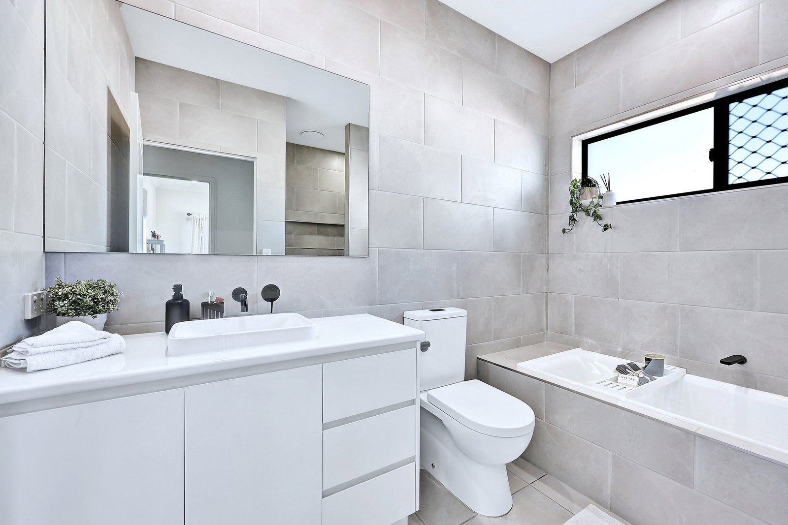 1 Stapleton Avenue, Innes Park  QLD  4670