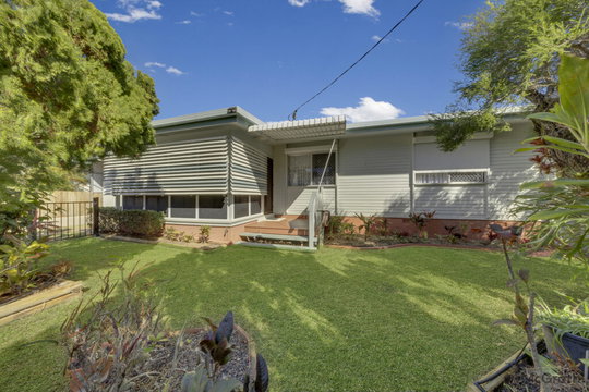 21 Rossella Street, West Gladstone  QLD  4680