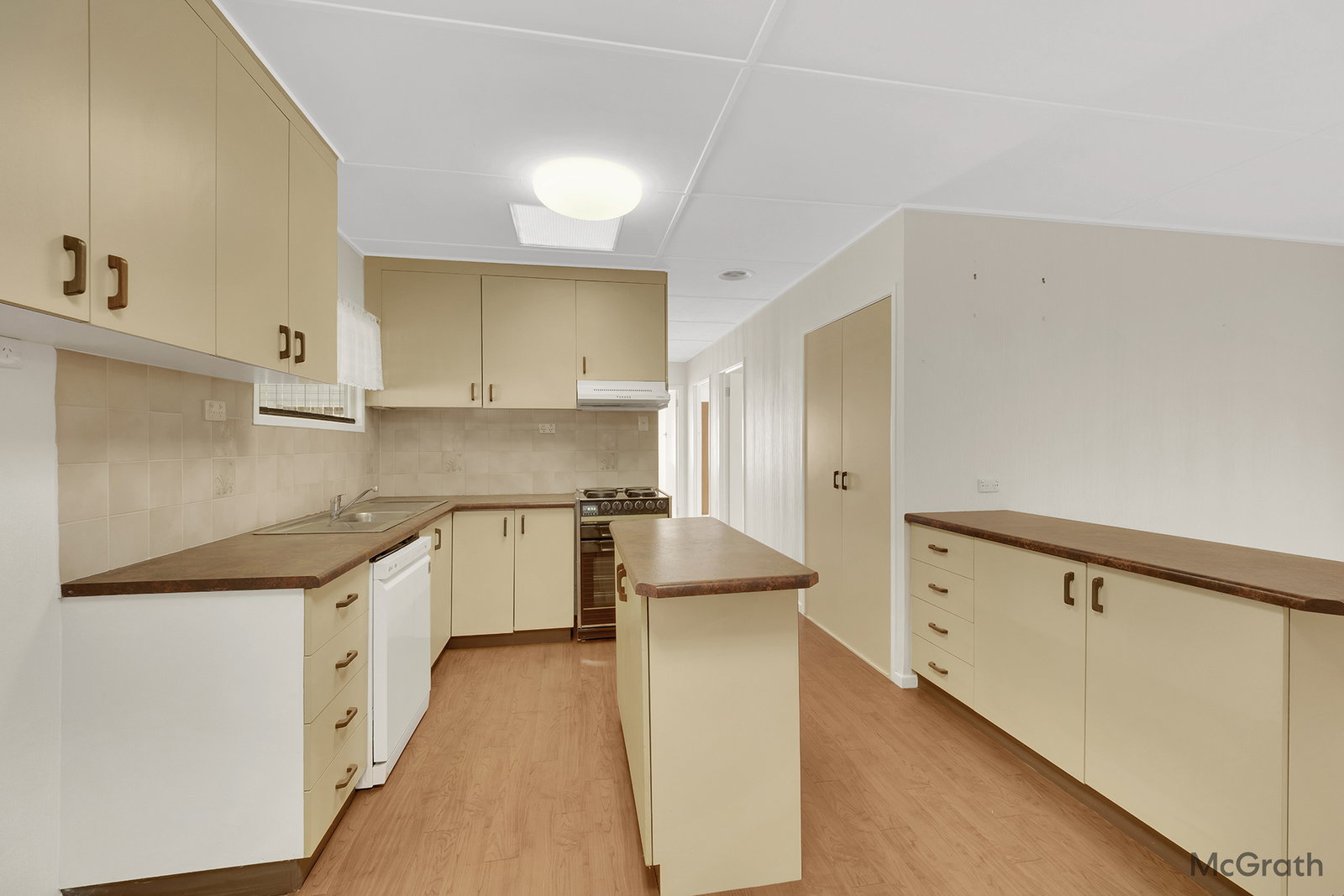 21 Rossella Street, West Gladstone  QLD  4680