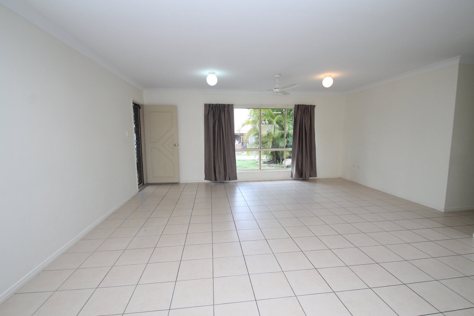 1/24 Beak Street, New Auckland  QLD  4680