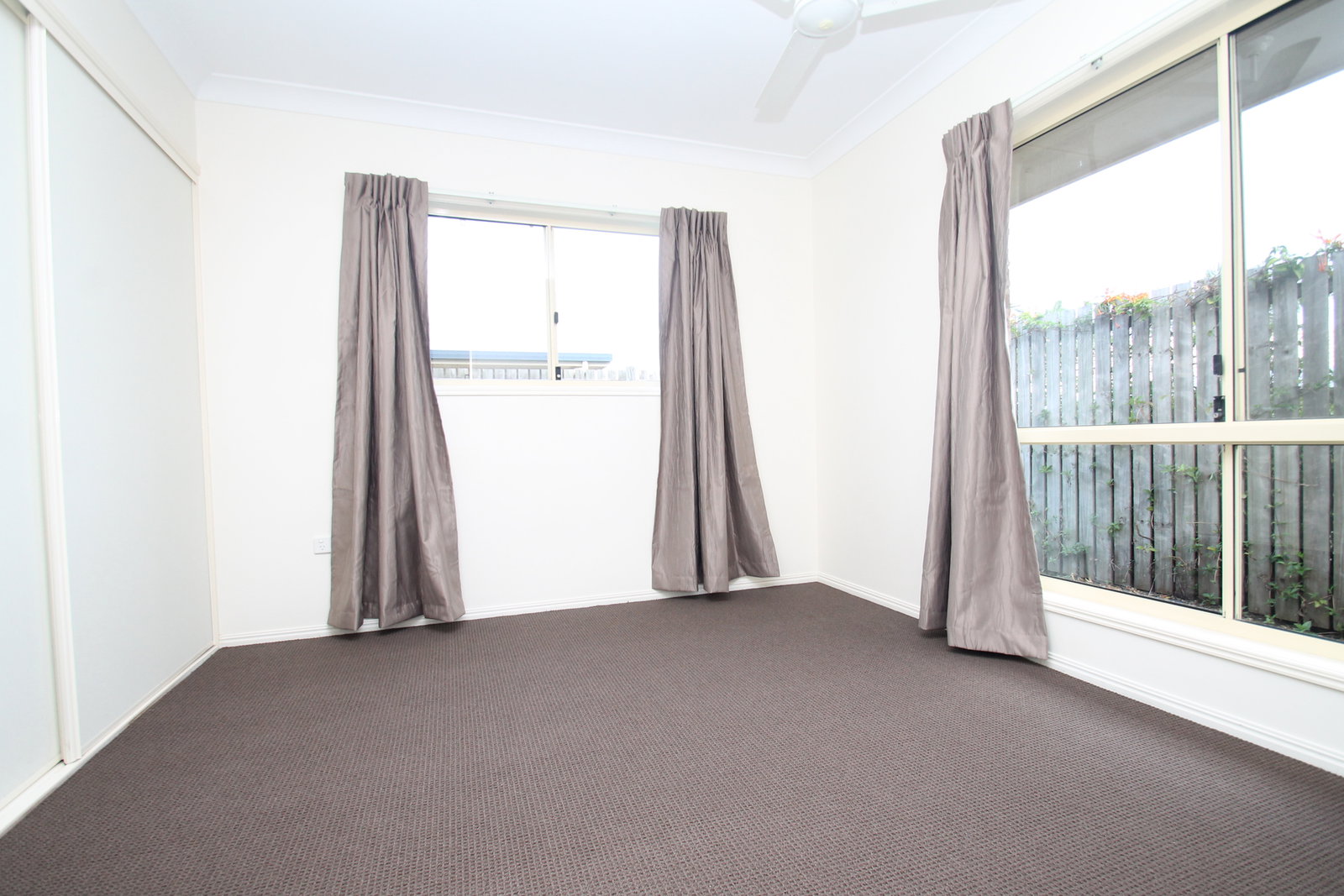 1/24 Beak Street, New Auckland  QLD  4680