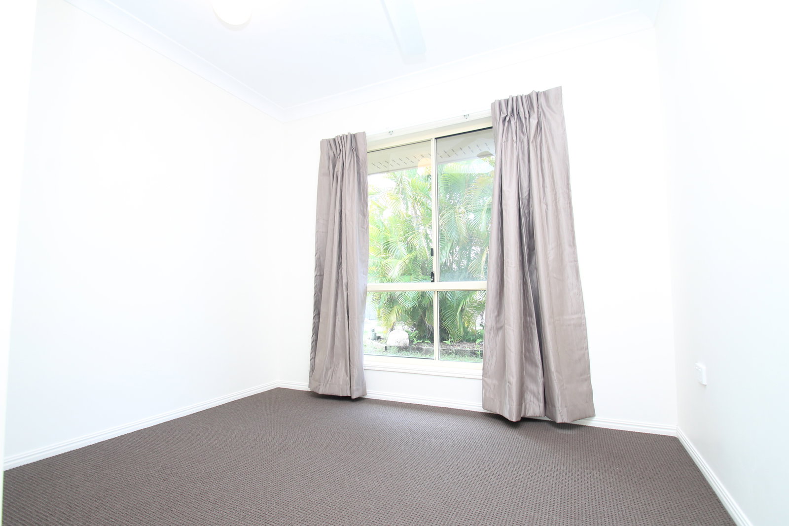 1/24 Beak Street, New Auckland  QLD  4680