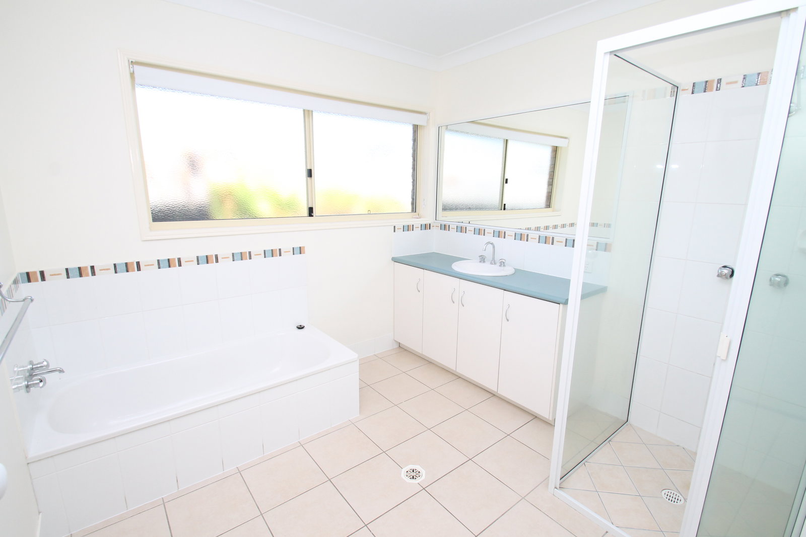 1/24 Beak Street, New Auckland  QLD  4680