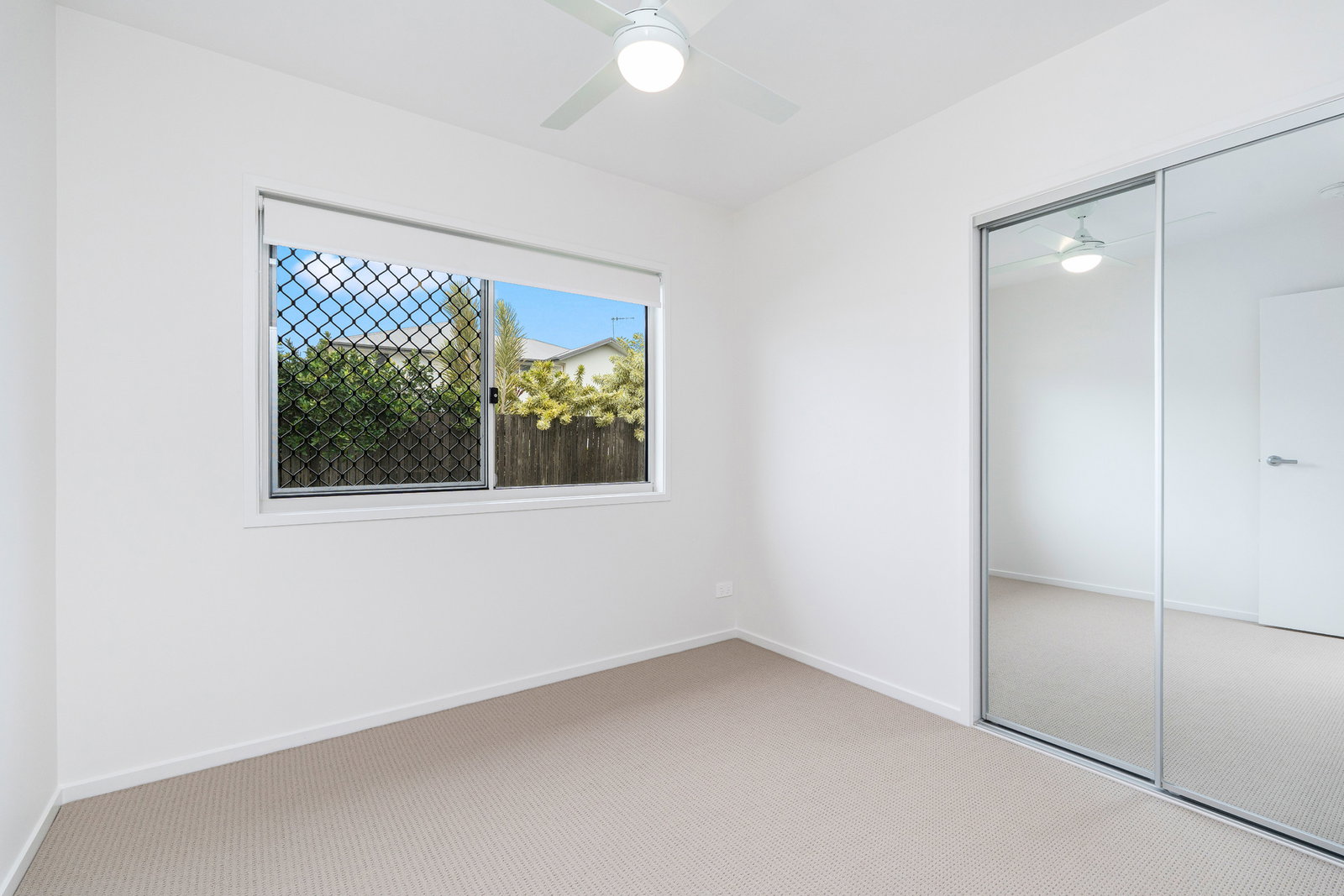 2/17 Oyster Place, Elliott Heads  QLD  4670