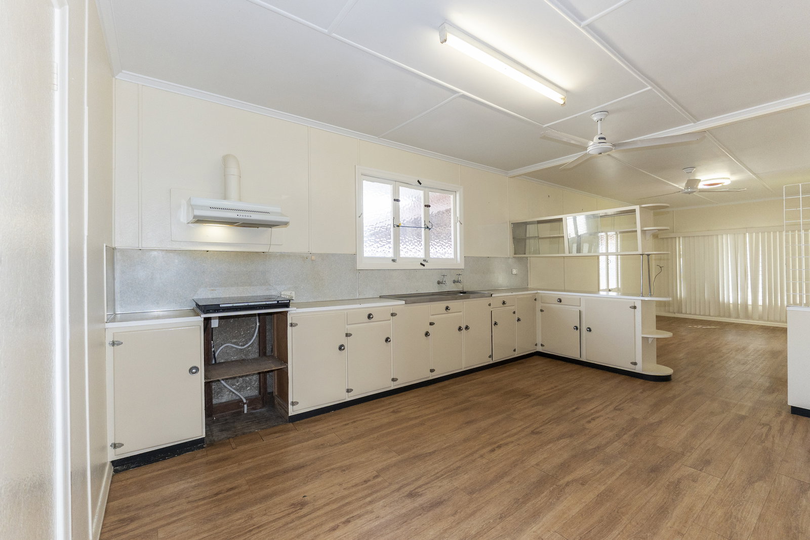 14 Dunkirk Street, Svensson Heights  QLD  4670