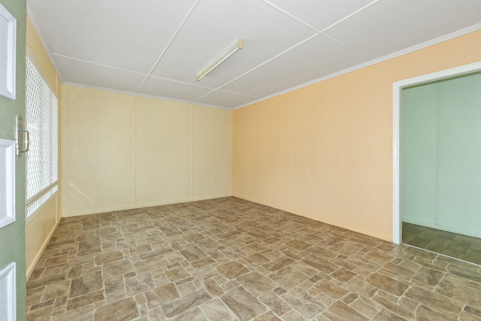 11 Barnes Street, Svensson Heights  QLD  4670