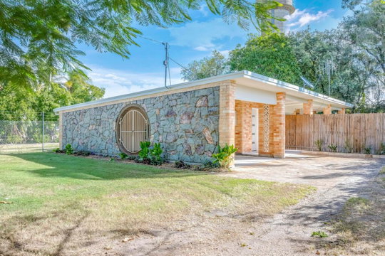 15 Hinkler Avenue, Bundaberg North  QLD  4670