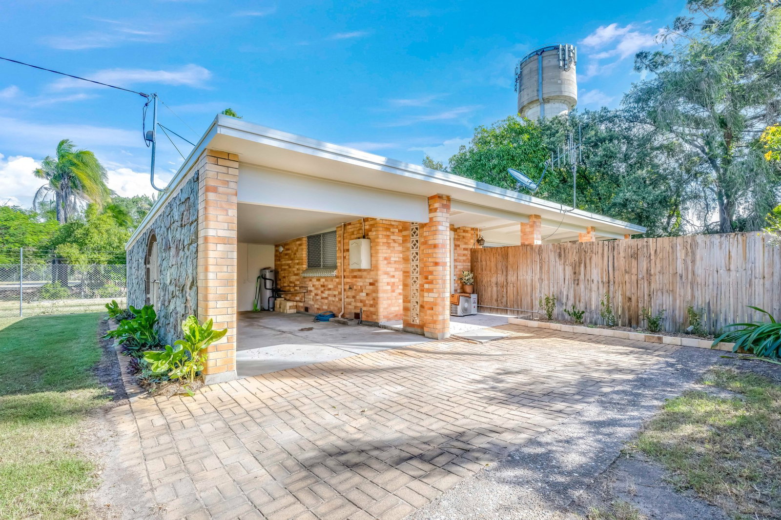 15 Hinkler Avenue, Bundaberg North  QLD  4670
