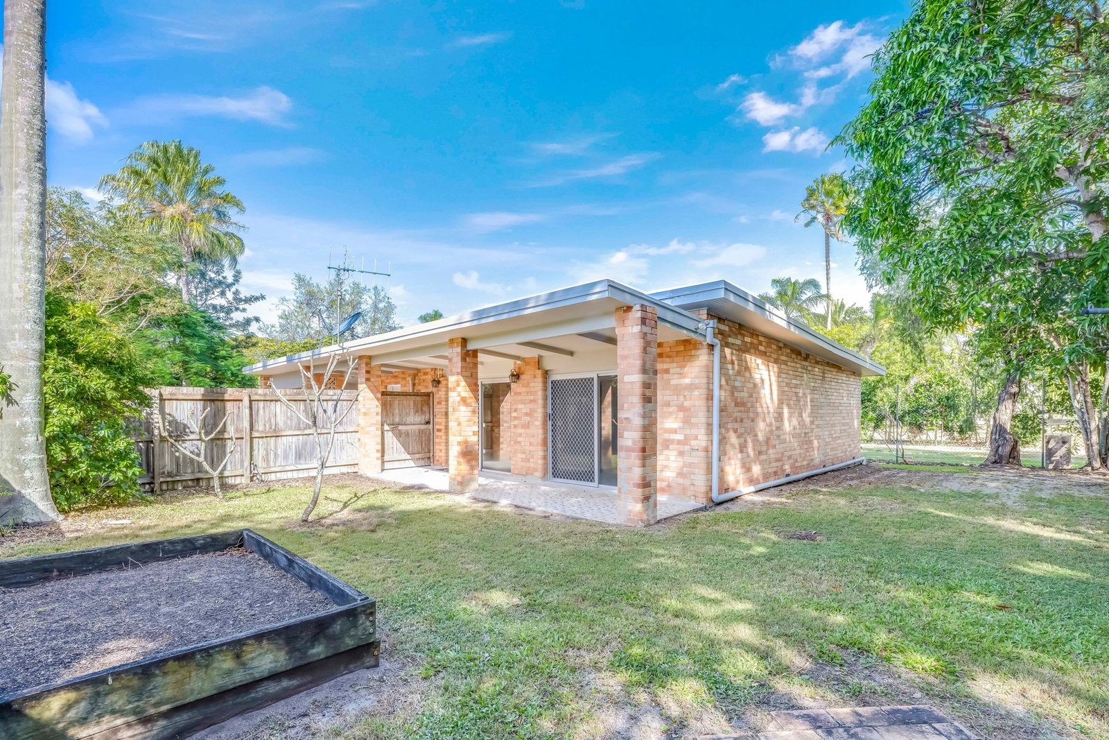 15 Hinkler Avenue, Bundaberg North  QLD  4670