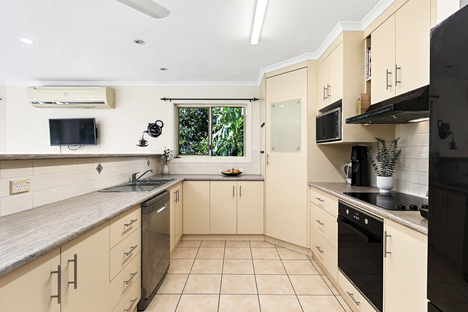 17 Madison Way, Tinana  QLD  4650
