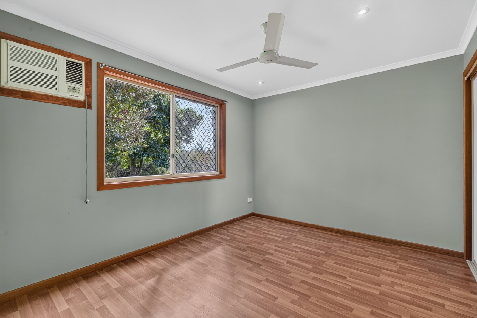 16 Hewson Road, Tinana  QLD  4650
