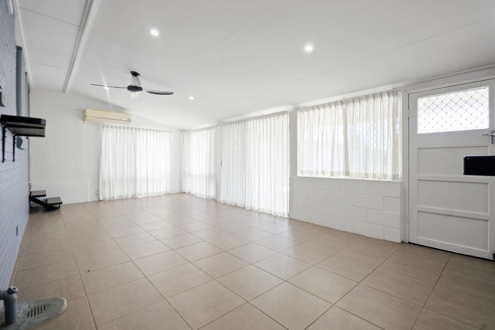 8 Peatey Street, Kepnock  QLD  4670