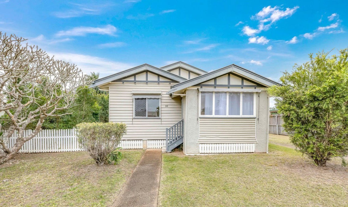 30 Baker Street, Kepnock  QLD  4670