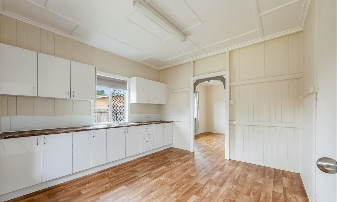 30 Baker Street, Kepnock  QLD  4670