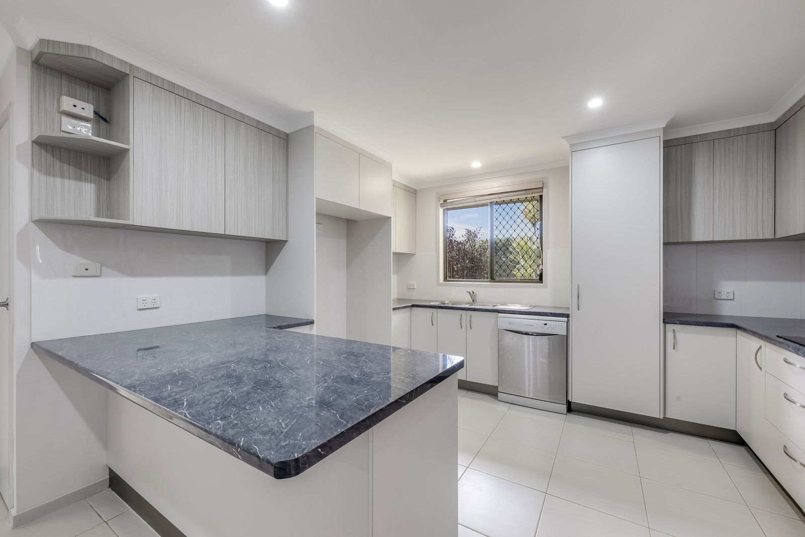 38 Sinclair Street, Avenell Heights  QLD  4670