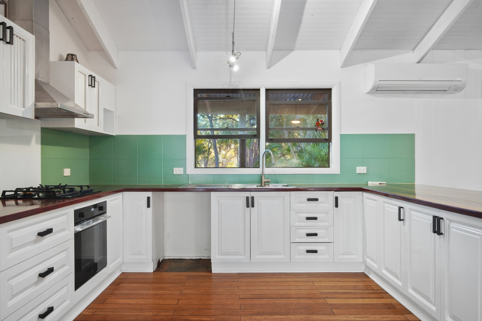 54 Whyte Crescent, Agnes Water  QLD  4677