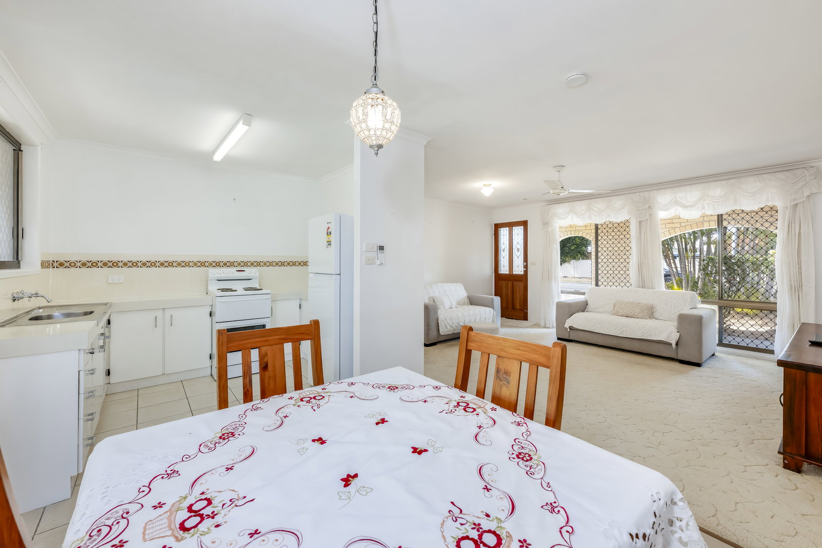 10 Thomas Thomsen Drive, Thabeban  QLD  4670