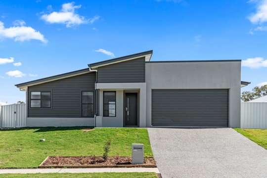 17 Katherine Way, Nikenbah  QLD  4655